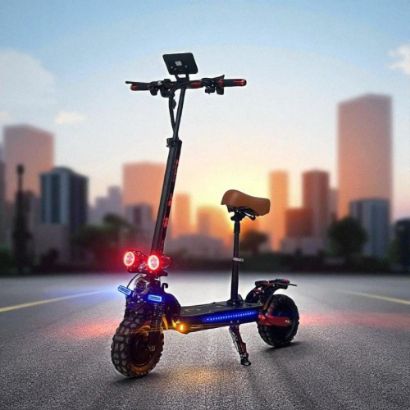 صورة سكوتر كهربائي بمقعد وتصميم مغامرات